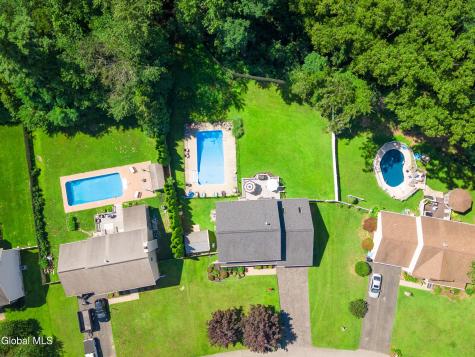 12 Sarah Court Colonie NY 12205