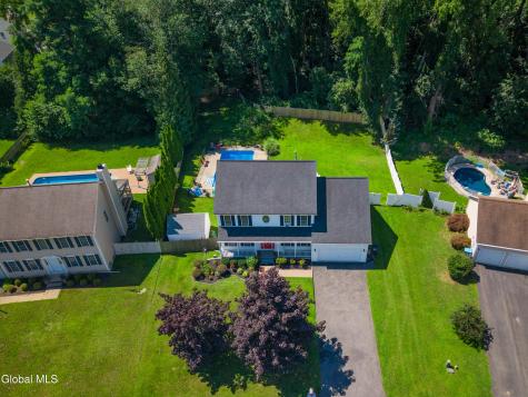 12 Sarah Court Colonie NY 12205