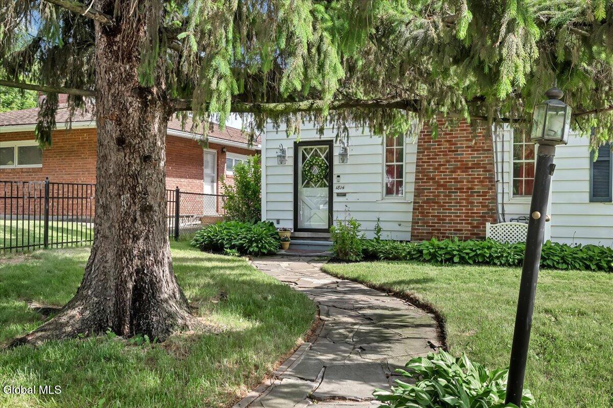 1814 Nott Street Schenectady NY 12309