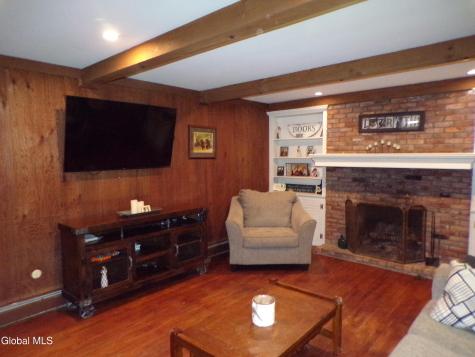 19 Oakwood Drive Queensbury NY 12804