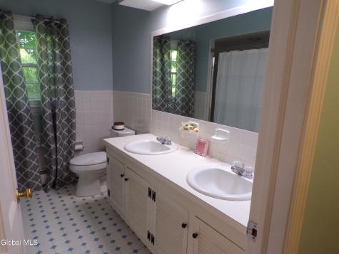19 Oakwood Drive Queensbury NY 12804