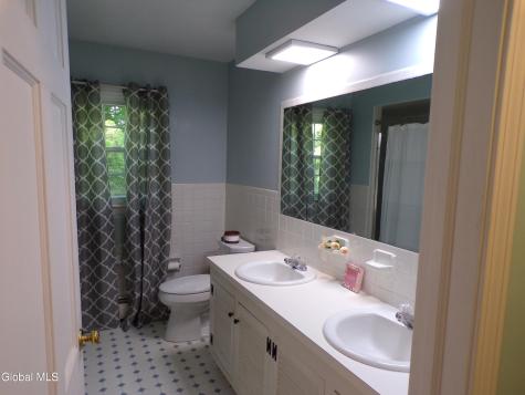 19 Oakwood Drive Queensbury NY 12804
