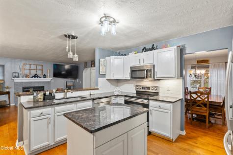 8 Chapman Court Queensbury NY 12804