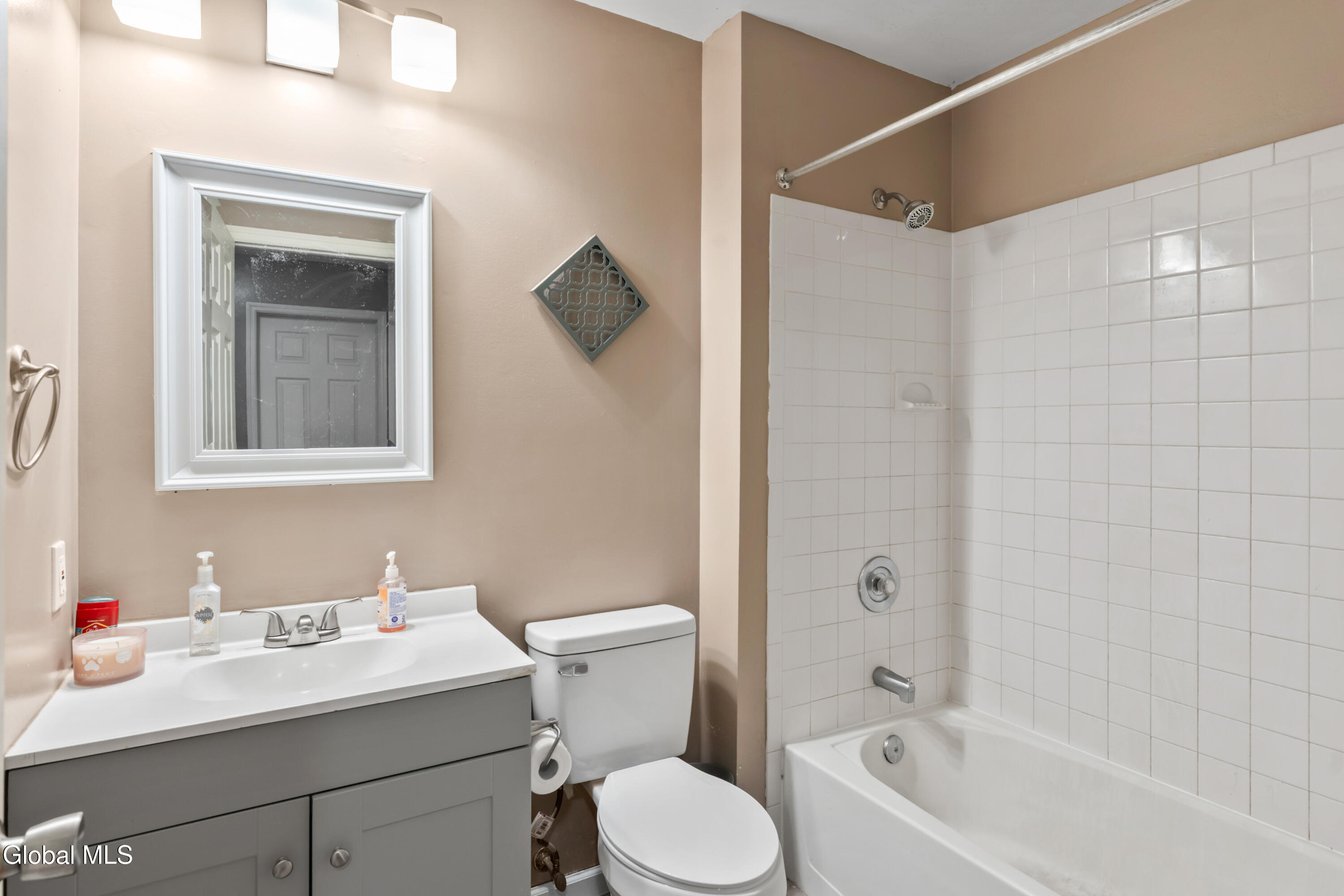 8 Chapman Court Queensbury NY 12804