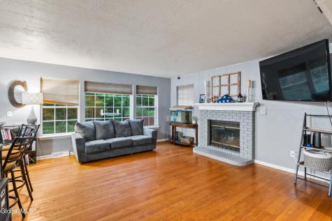 8 Chapman Court Queensbury NY 12804