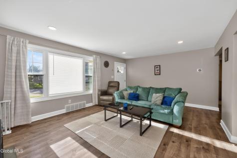 9 Mullen Drive Rotterdam NY 12306