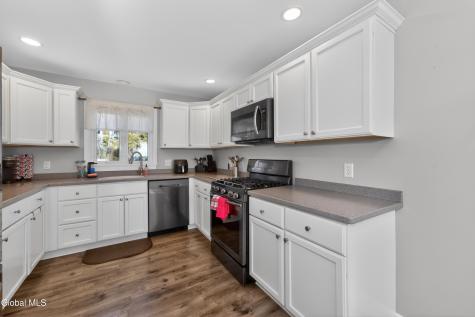 9 Mullen Drive Rotterdam NY 12306
