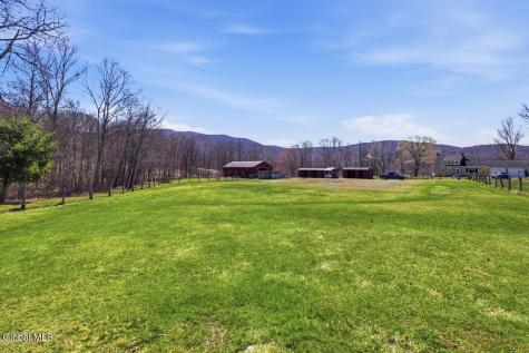 15 Loneoak Lane Petersburgh NY 12138