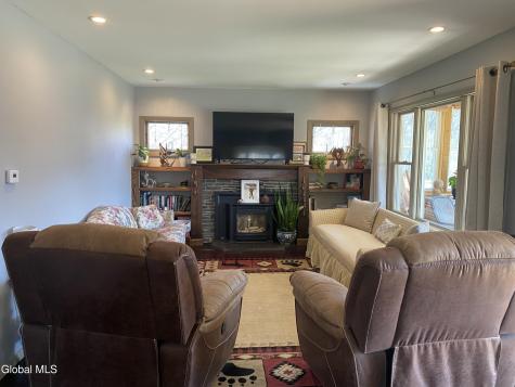 15 Loneoak Lane Petersburgh NY 12138