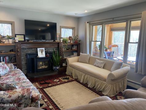 15 Loneoak Lane Petersburgh NY 12138