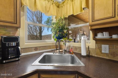 15 Loneoak Lane Petersburgh NY 12138