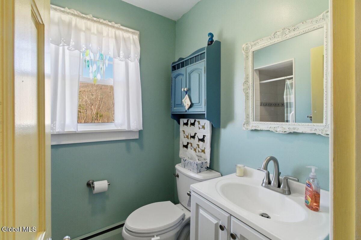 15 Loneoak Lane Petersburgh NY 12138