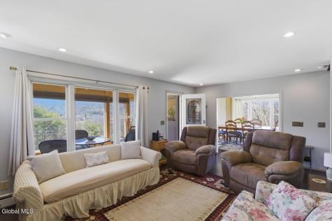 15 Loneoak Lane Petersburgh NY 12138