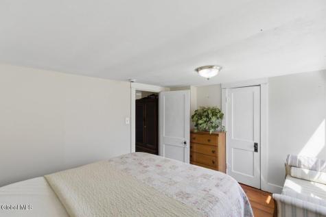 15 Loneoak Lane Petersburgh NY 12138