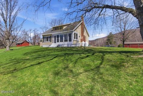 15 Loneoak Lane Petersburgh NY 12138