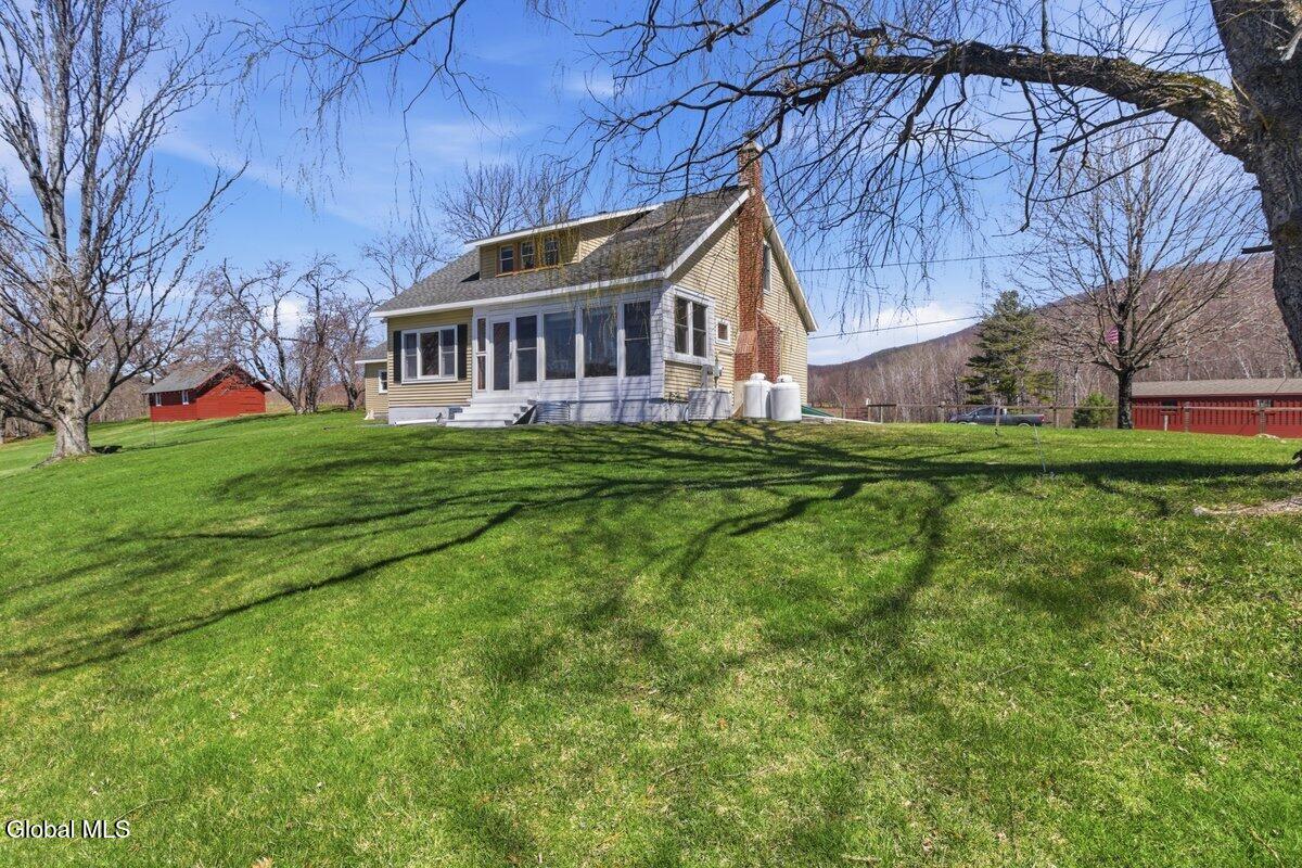 15 Loneoak Lane Petersburgh NY 12138