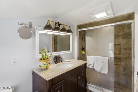 15 Loneoak Lane Petersburgh NY 12138