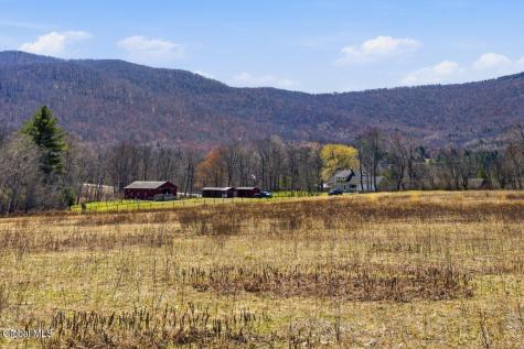 15 Loneoak Lane Petersburgh NY 12138
