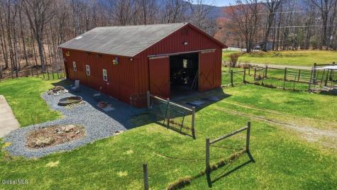 15 Loneoak Lane Petersburgh NY 12138
