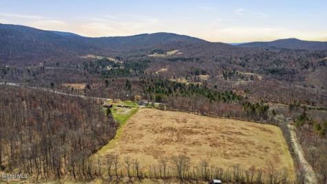 15 Loneoak Lane Petersburgh NY 12138