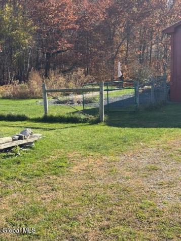 15 Loneoak Lane Petersburgh NY 12138