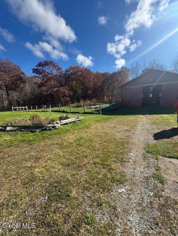 15 Loneoak Lane Petersburgh NY 12138
