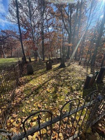 15 Loneoak Lane Petersburgh NY 12138