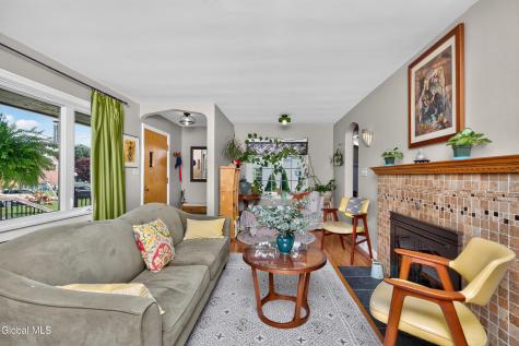 1009 Tollgate Lane Schenectady NY 12303