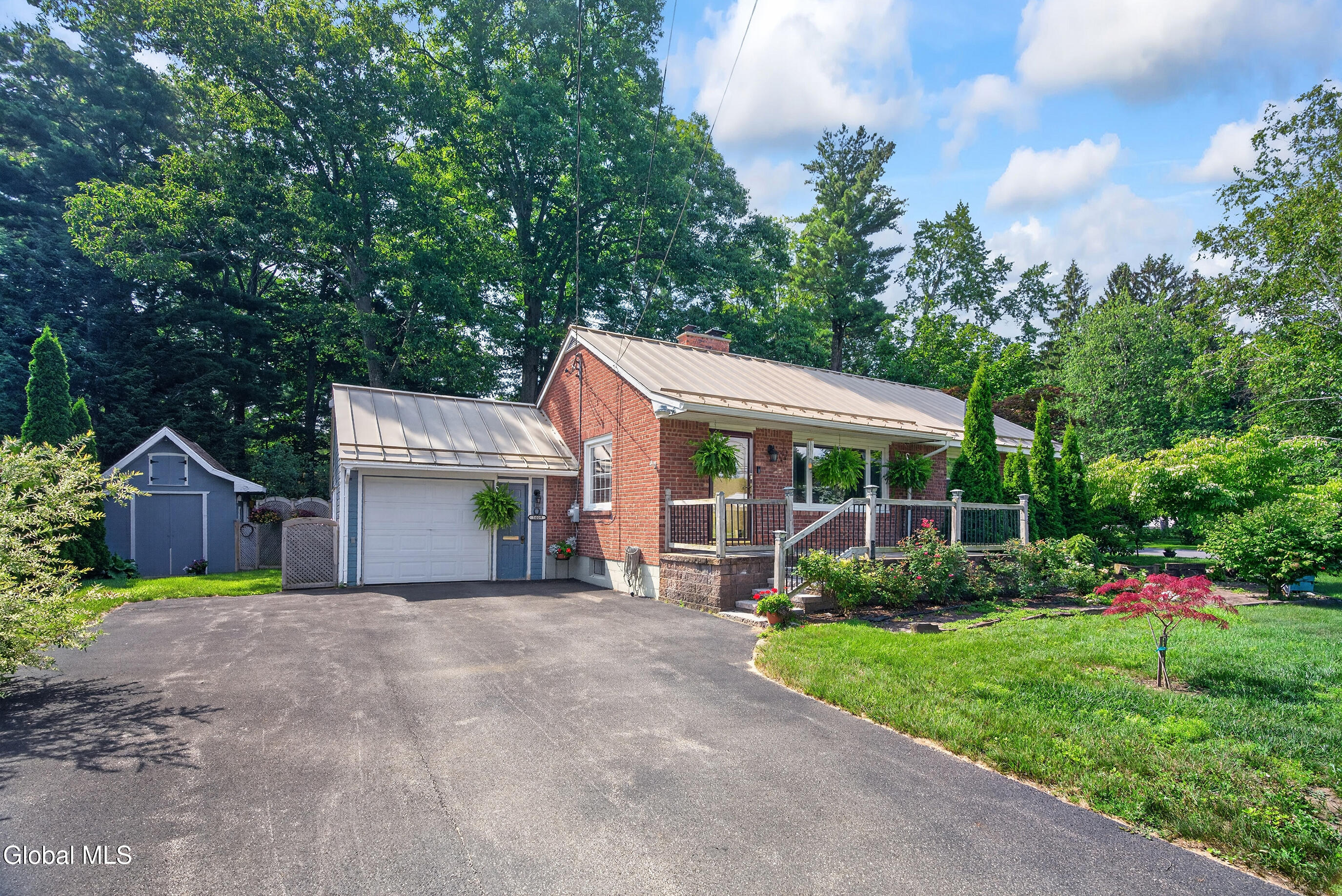 1009 Tollgate Lane Schenectady NY 12303