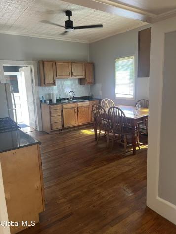 854 5th Avenue Troy NY 12182