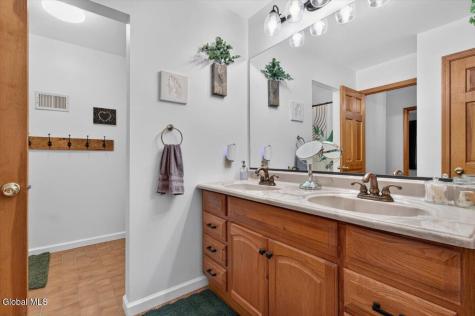 9 Judith Drive Clifton Park NY 12065
