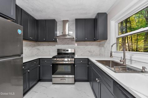 13 Walsh Lane Clifton Park NY 12065