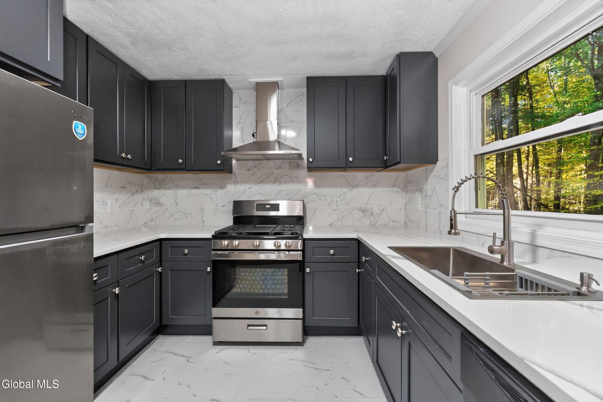 13 Walsh Lane Clifton Park NY 12065