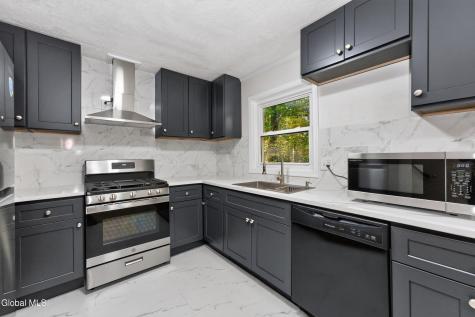 13 Walsh Lane Clifton Park NY 12065