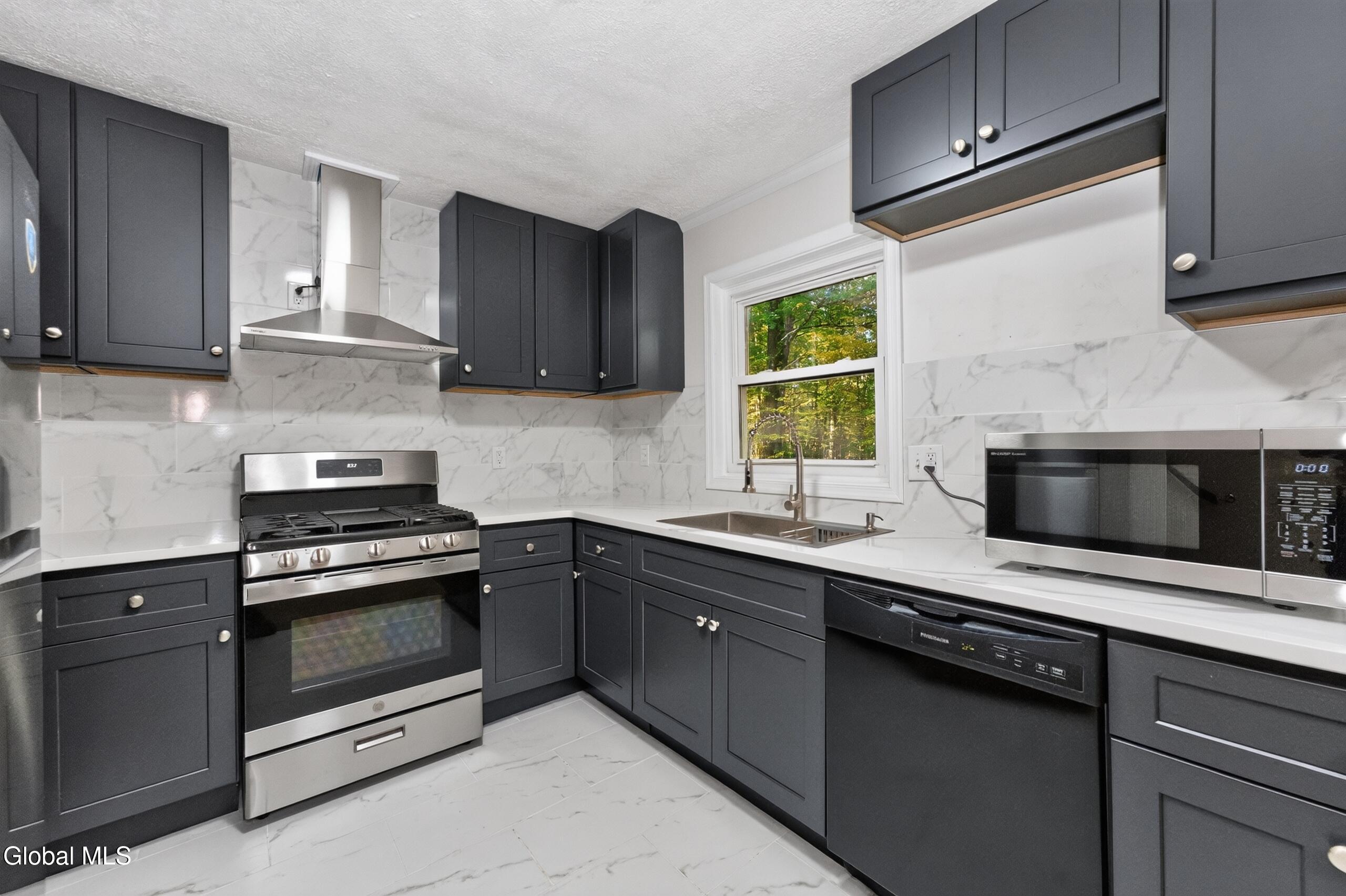 13 Walsh Lane Clifton Park NY 12065