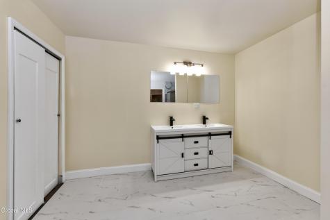 13 Walsh Lane Clifton Park NY 12065