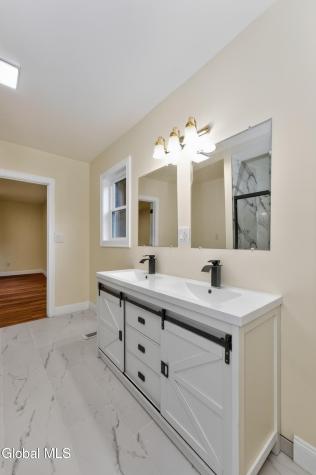 13 Walsh Lane Clifton Park NY 12065