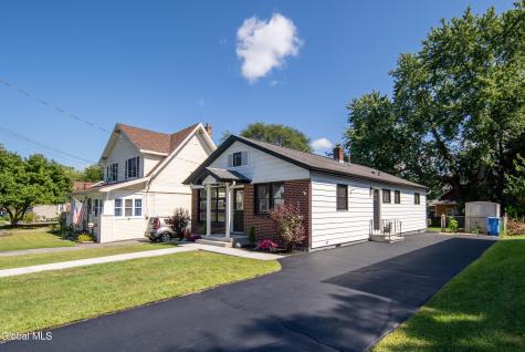 7 Delafield Drive Colonie NY 12205
