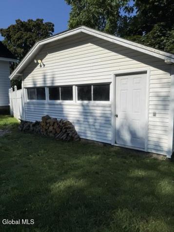 61 Woodlawn Road Colonie NY 12110
