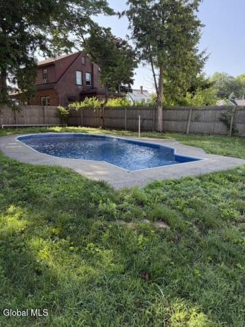 61 Woodlawn Road Colonie NY 12110