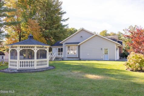 273 Autumn Run Rotterdam NY 12306