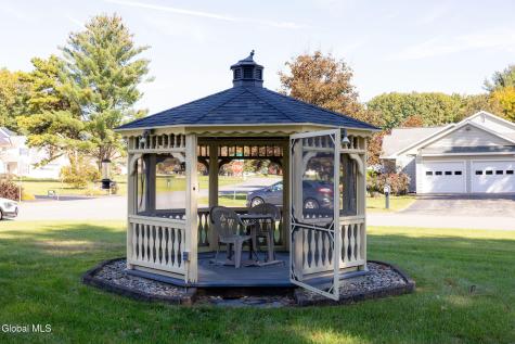 273 Autumn Run Rotterdam NY 12306