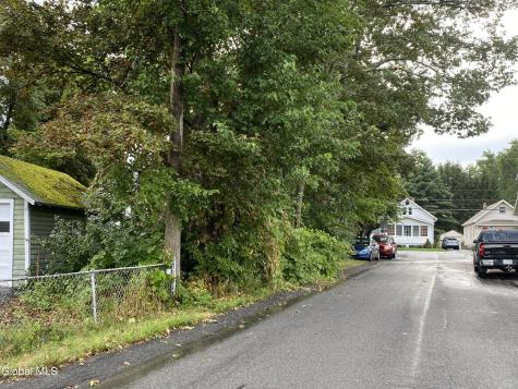 2103 Plum Niskayuna NY 12309