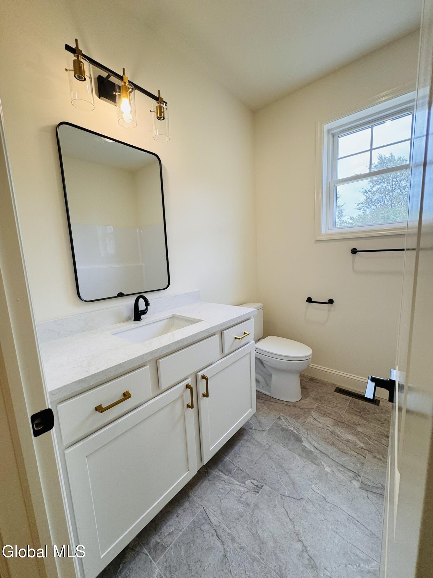 103 Maxwell Road Latham NY 12110