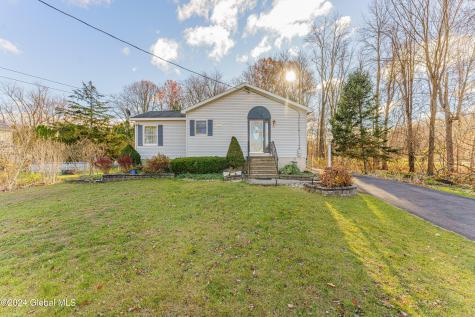 18 Glenmont Court Glenmont NY 12077