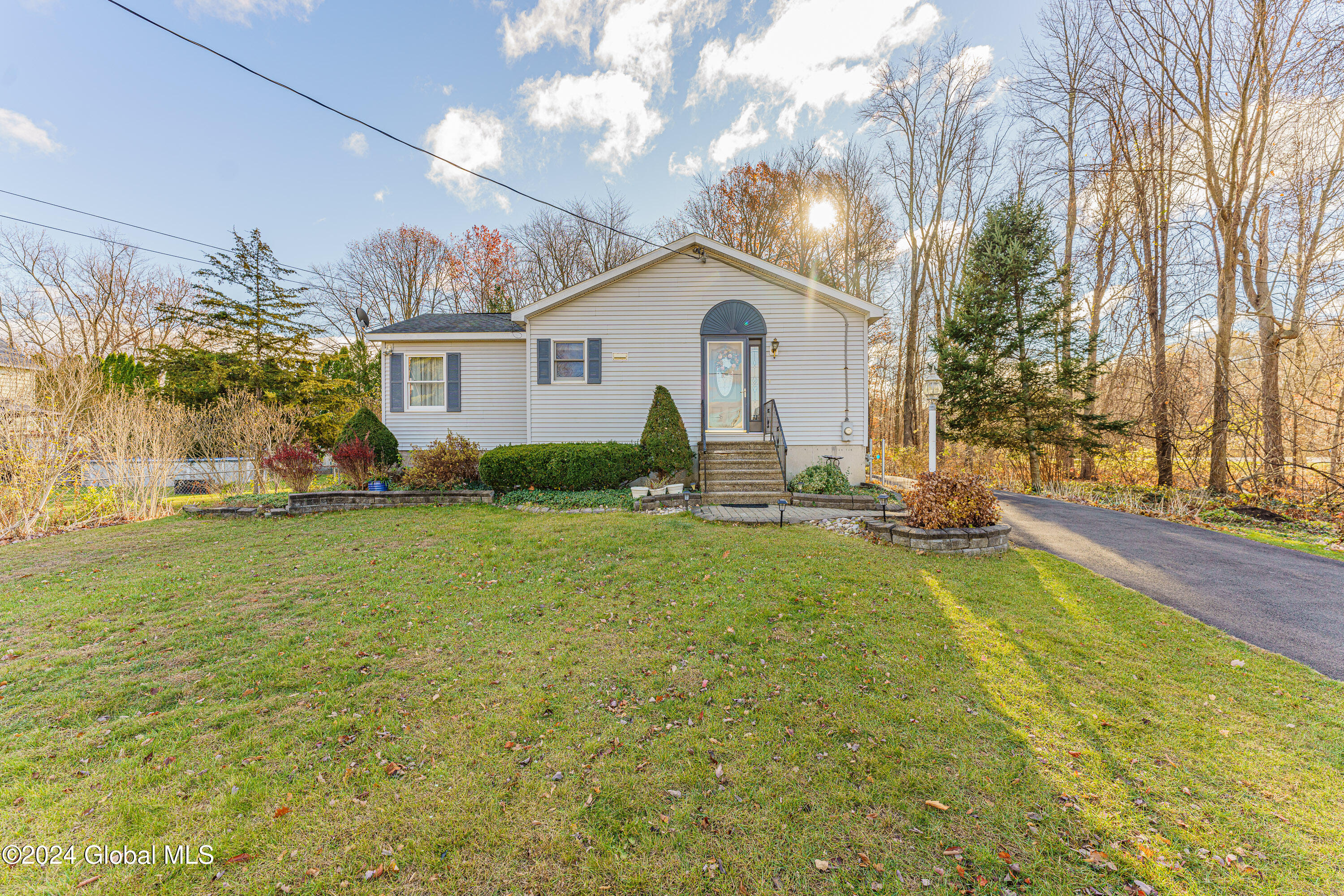 18 Glenmont Court Glenmont NY 12077