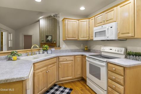 7 Glen Court Queensbury NY 12804