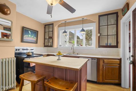 1457 Baker Avenue Niskayuna NY 12309