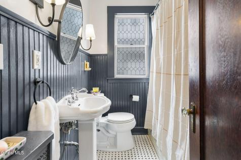 1457 Baker Avenue Niskayuna NY 12309