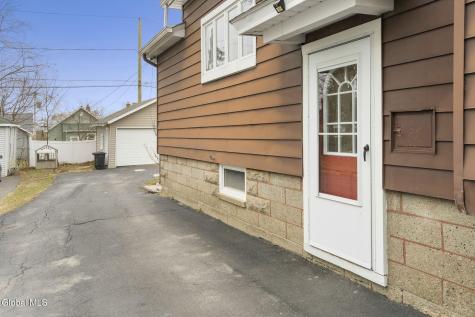 1457 Baker Avenue Niskayuna NY 12309